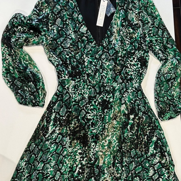 Alice + Olivia Printed Wrap Dress - Size 6 - NEW With Tags. - Picture 7 of 16